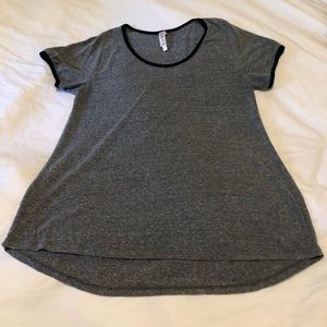 LuLaRoe CLASSIC T (EUC)